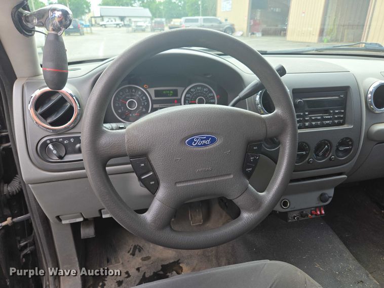 image for item ED2082 2006 Ford Expedition XLT SUV