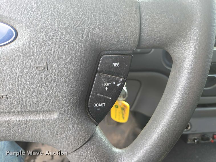 image for item ED2082 2006 Ford Expedition XLT SUV