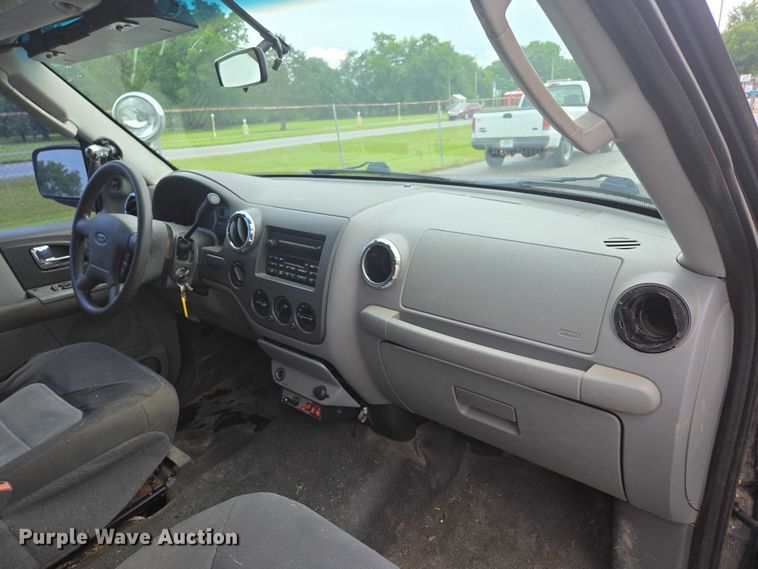 image for item ED2082 2006 Ford Expedition XLT SUV