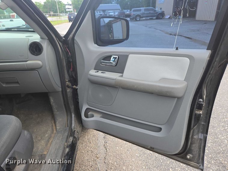 image for item ED2082 2006 Ford Expedition XLT SUV