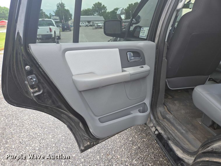 image for item ED2082 2006 Ford Expedition XLT SUV