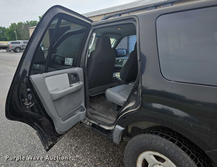 image for item ED2082 2006 Ford Expedition XLT SUV
