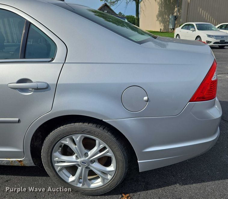 image for item ED2095 2012 Ford Fusion SE 