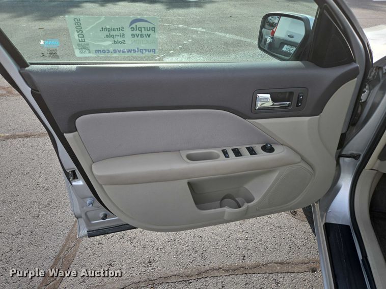 image for item ED2095 2012 Ford Fusion SE 
