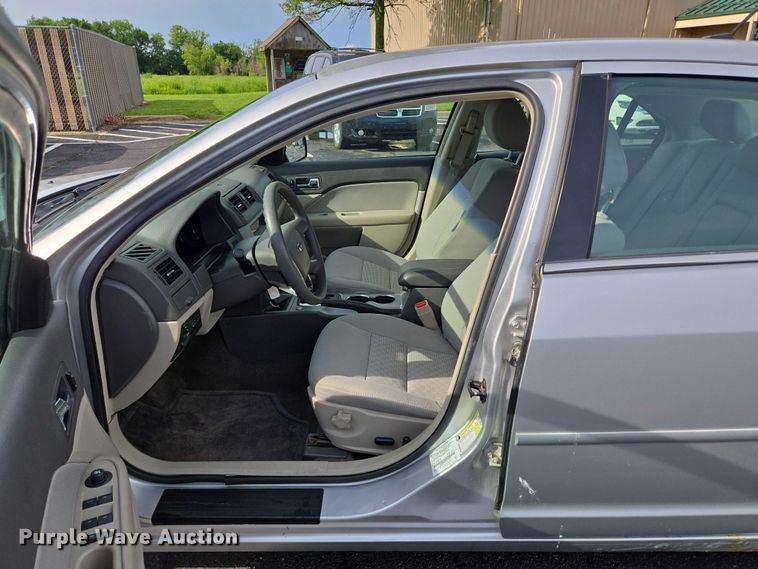 image for item ED2095 2012 Ford Fusion SE 