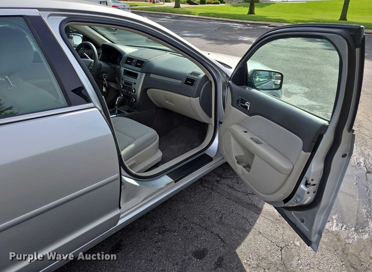 image for item ED2095 2012 Ford Fusion SE 