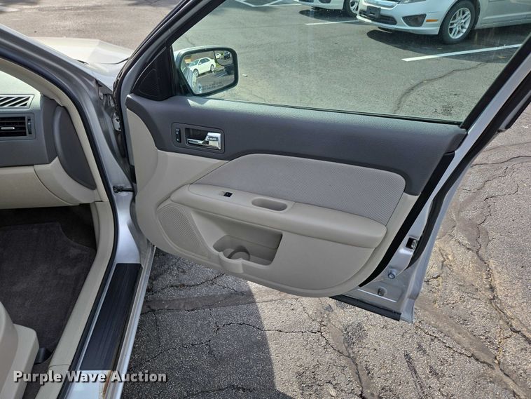 image for item ED2095 2012 Ford Fusion SE 