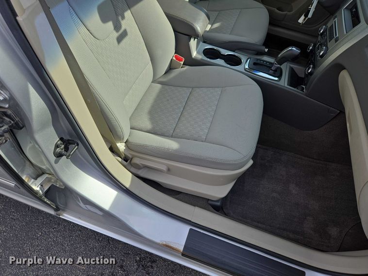 image for item ED2095 2012 Ford Fusion SE 