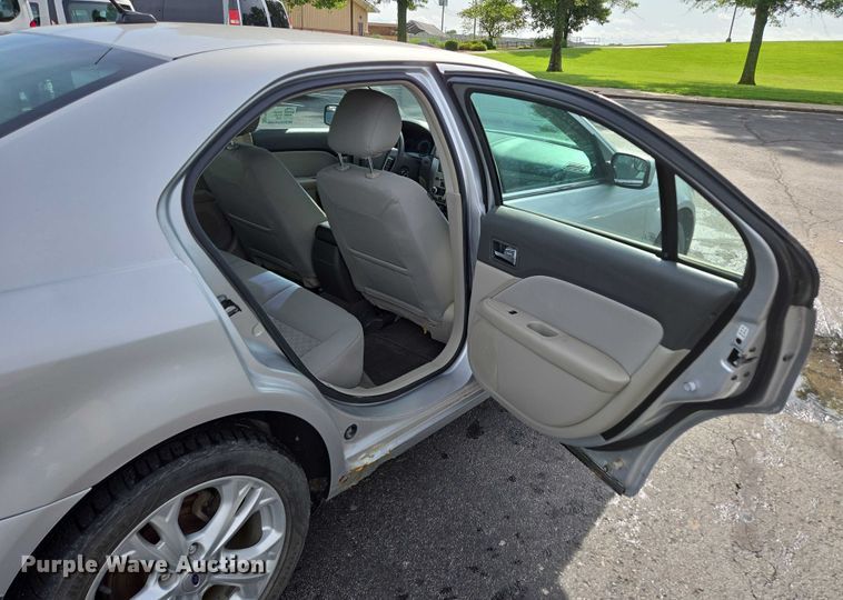 image for item ED2095 2012 Ford Fusion SE 