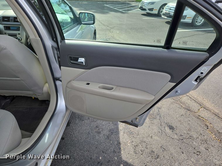 image for item ED2095 2012 Ford Fusion SE 