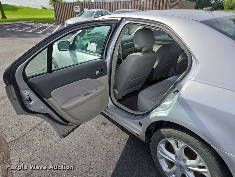 image for item ED2095 2012 Ford Fusion SE 