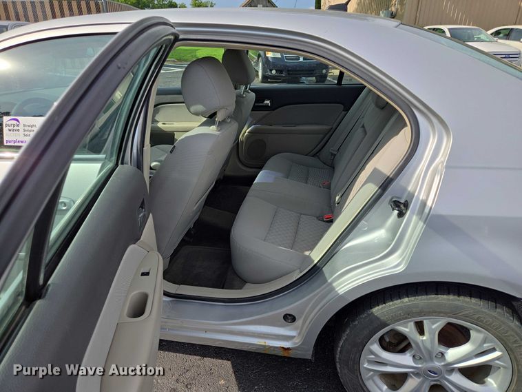 image for item ED2095 2012 Ford Fusion SE 