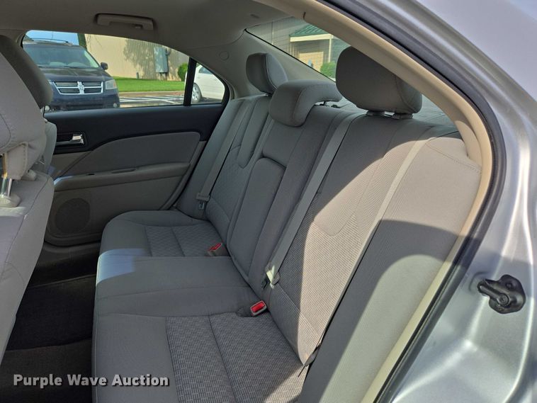 image for item ED2095 2012 Ford Fusion SE 