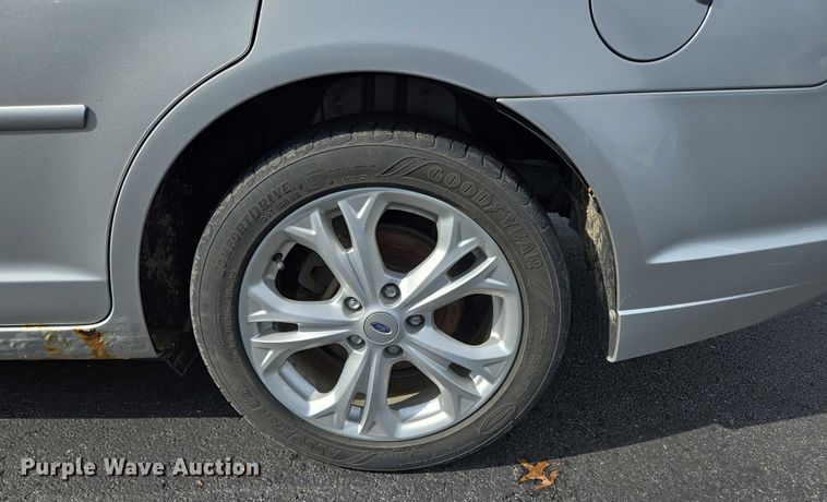 image for item ED2095 2012 Ford Fusion SE 