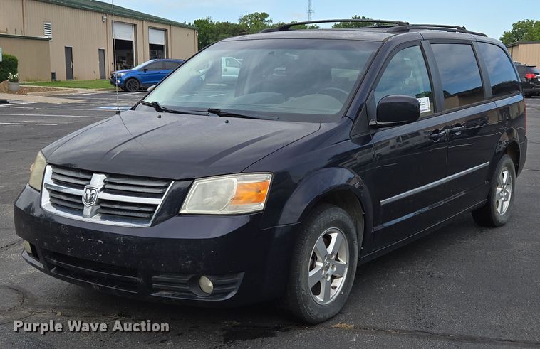 image for item ED2098 2010 Dodge Grand Caravan SXT van