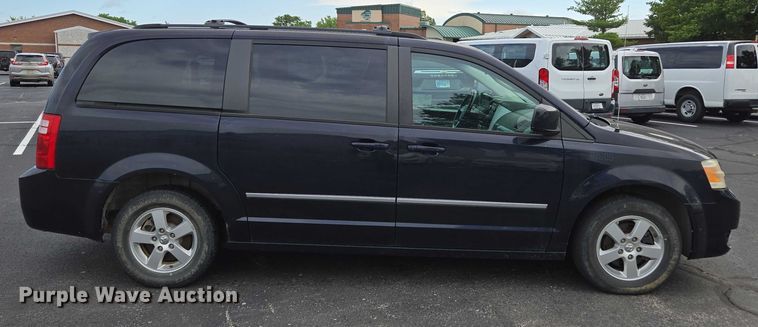 image for item ED2098 2010 Dodge Grand Caravan SXT van