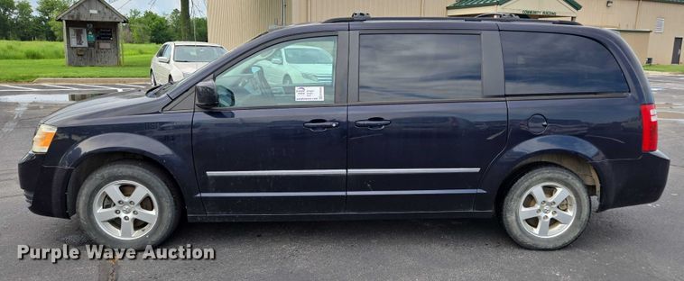 image for item ED2098 2010 Dodge Grand Caravan SXT van