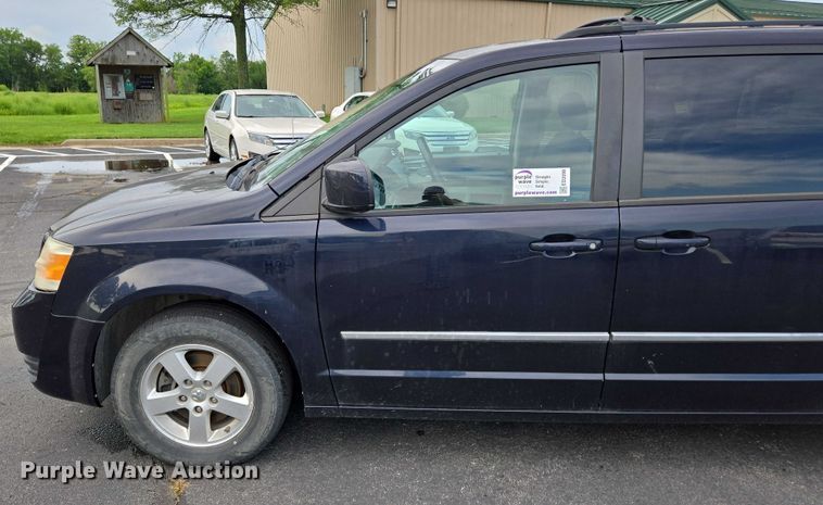 image for item ED2098 2010 Dodge Grand Caravan SXT van