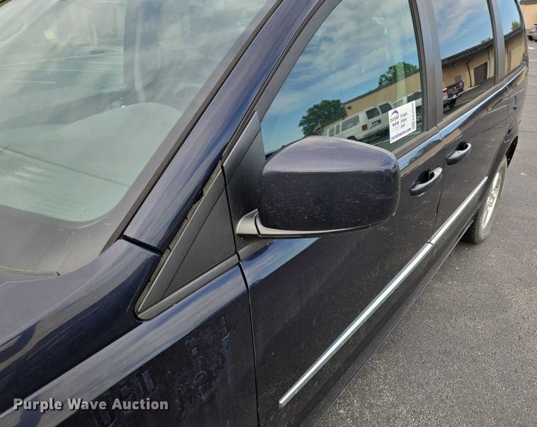 image for item ED2098 2010 Dodge Grand Caravan SXT van