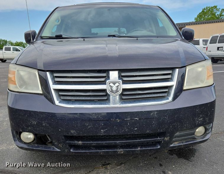image for item ED2098 2010 Dodge Grand Caravan SXT van