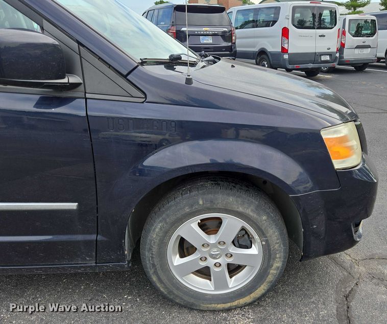 image for item ED2098 2010 Dodge Grand Caravan SXT van
