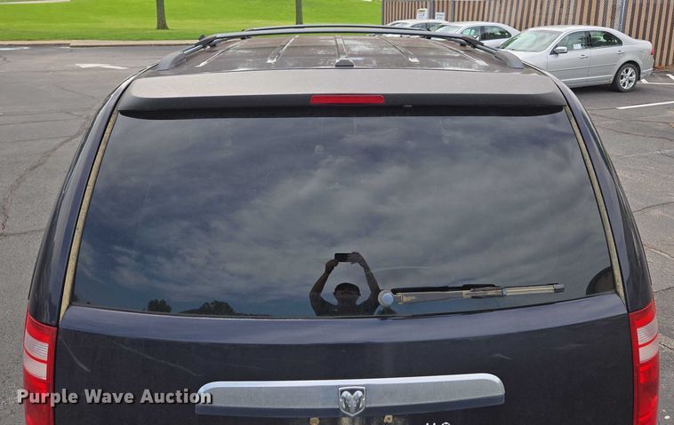 image for item ED2098 2010 Dodge Grand Caravan SXT van