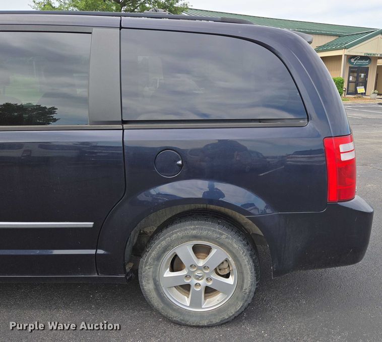 image for item ED2098 2010 Dodge Grand Caravan SXT van