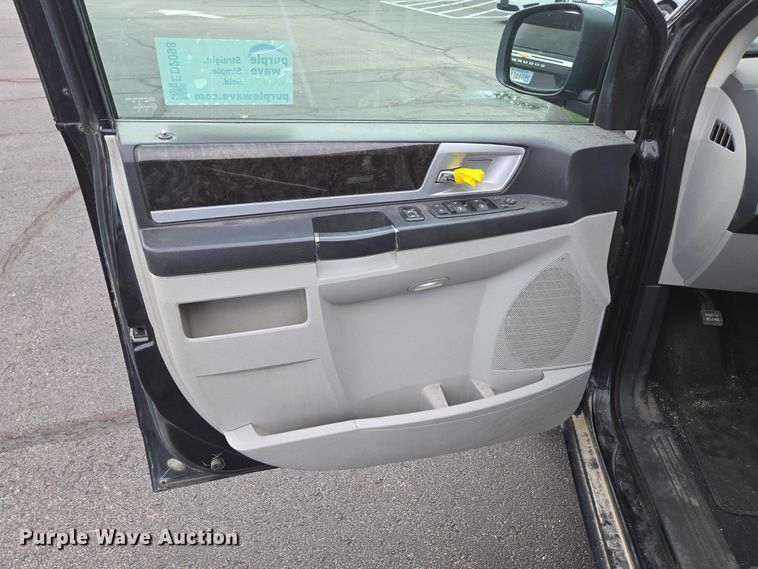 image for item ED2098 2010 Dodge Grand Caravan SXT van