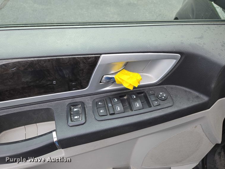 image for item ED2098 2010 Dodge Grand Caravan SXT van