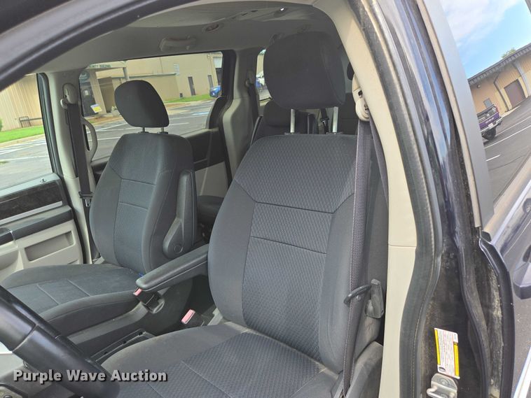 image for item ED2098 2010 Dodge Grand Caravan SXT van