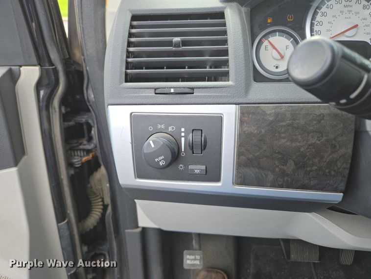 image for item ED2098 2010 Dodge Grand Caravan SXT van