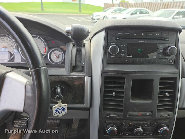 image for item ED2098 2010 Dodge Grand Caravan SXT van