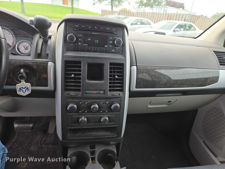 image for item ED2098 2010 Dodge Grand Caravan SXT van