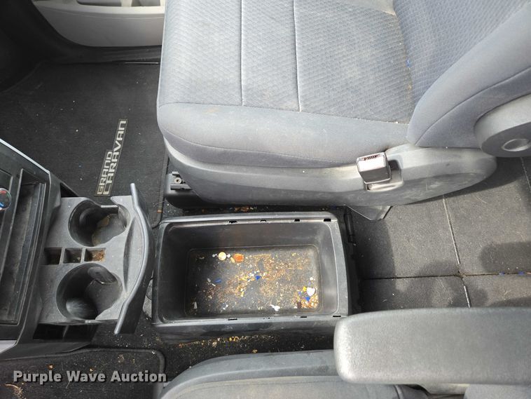 image for item ED2098 2010 Dodge Grand Caravan SXT van