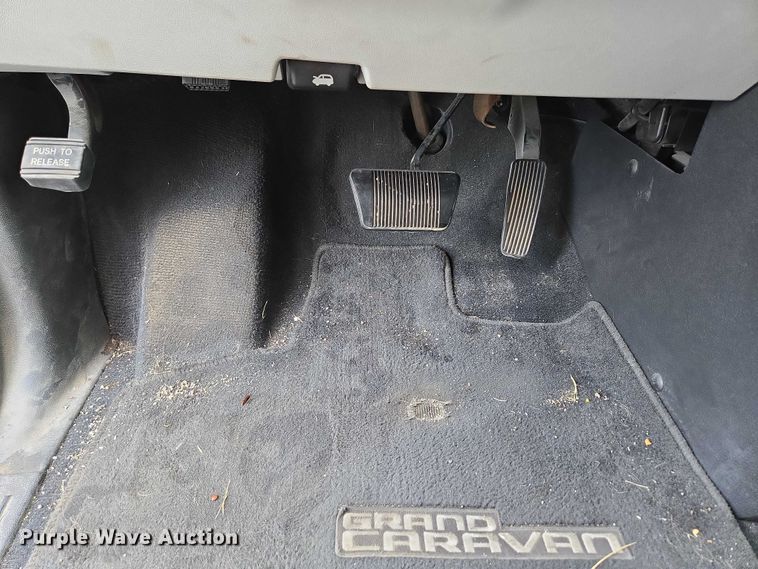 image for item ED2098 2010 Dodge Grand Caravan SXT van