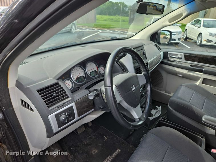 image for item ED2098 2010 Dodge Grand Caravan SXT van