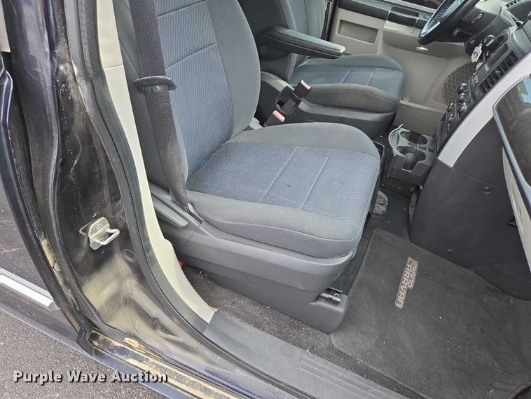 image for item ED2098 2010 Dodge Grand Caravan SXT van