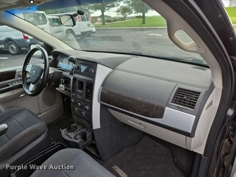 image for item ED2098 2010 Dodge Grand Caravan SXT van