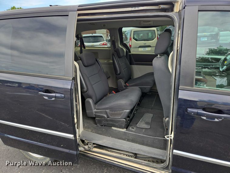 image for item ED2098 2010 Dodge Grand Caravan SXT van