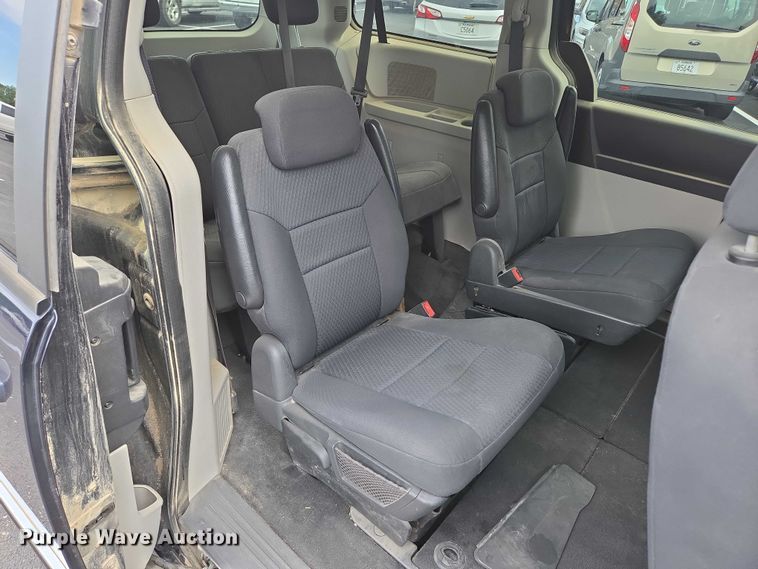 image for item ED2098 2010 Dodge Grand Caravan SXT van