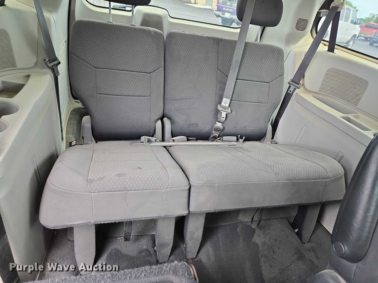 image for item ED2098 2010 Dodge Grand Caravan SXT van