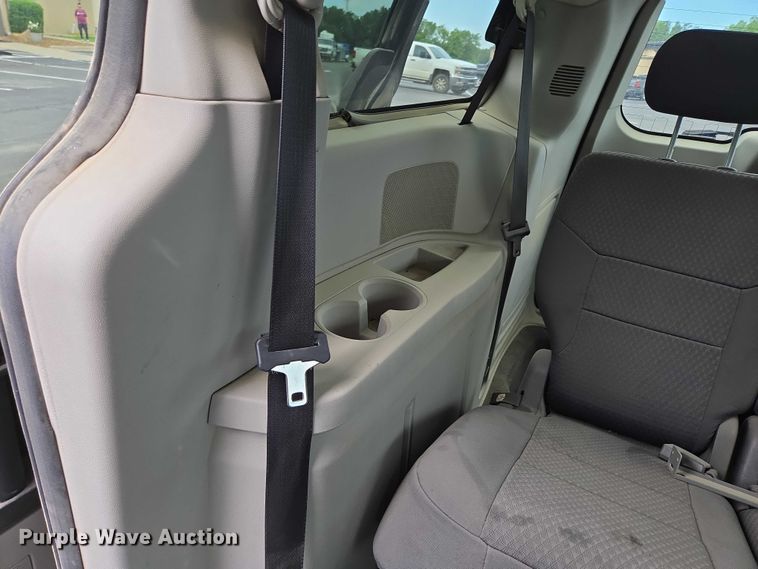 image for item ED2098 2010 Dodge Grand Caravan SXT van