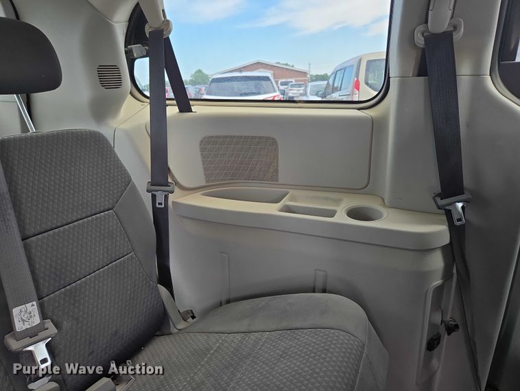 image for item ED2098 2010 Dodge Grand Caravan SXT van