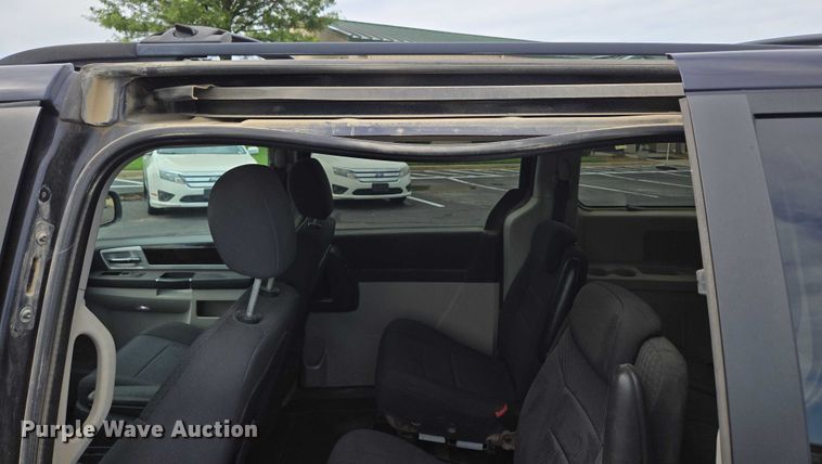 image for item ED2098 2010 Dodge Grand Caravan SXT van