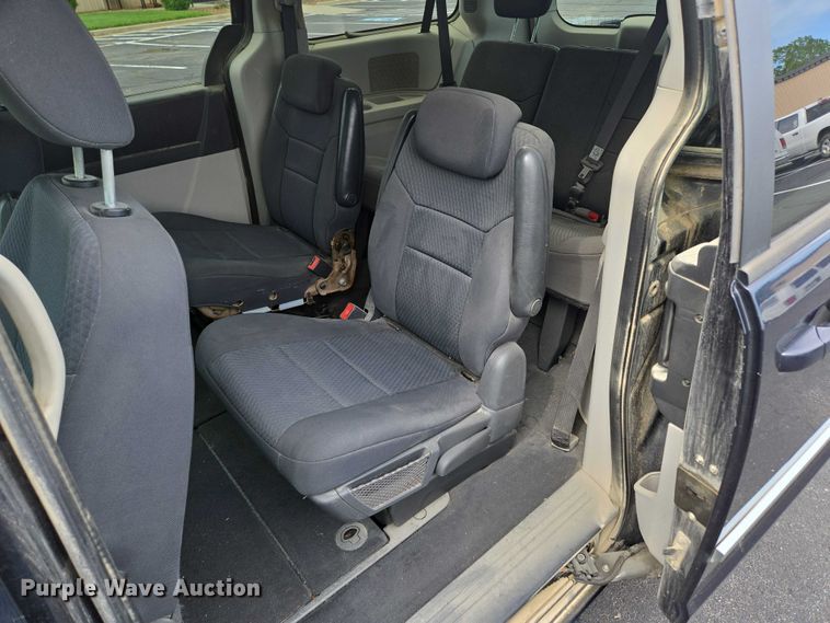 image for item ED2098 2010 Dodge Grand Caravan SXT van