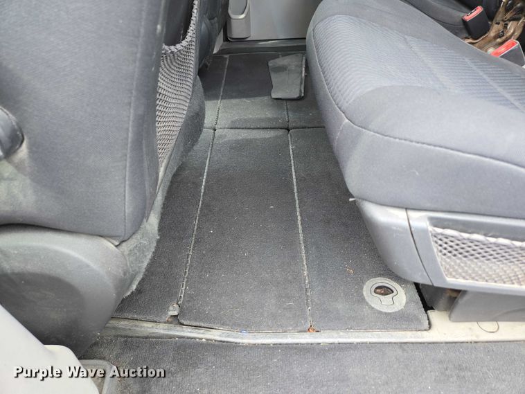 image for item ED2098 2010 Dodge Grand Caravan SXT van