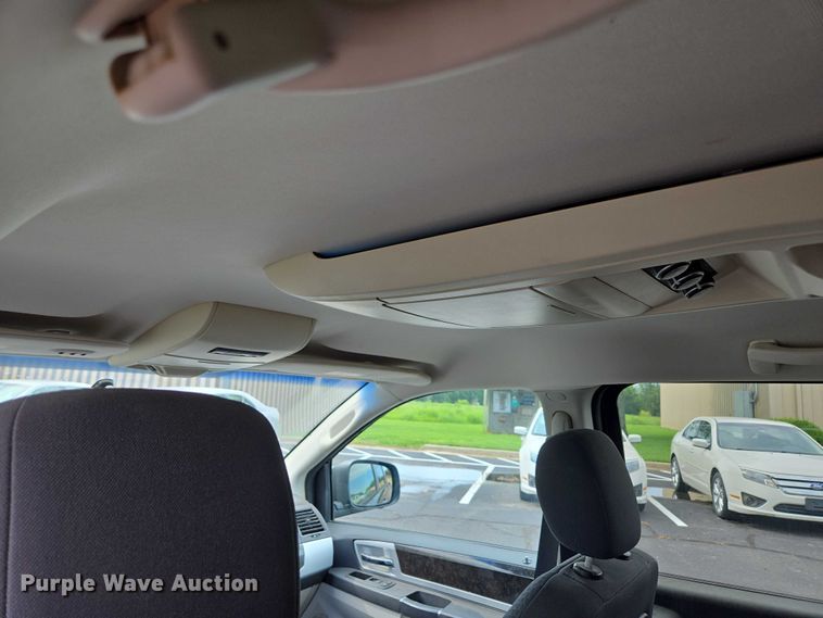 image for item ED2098 2010 Dodge Grand Caravan SXT van