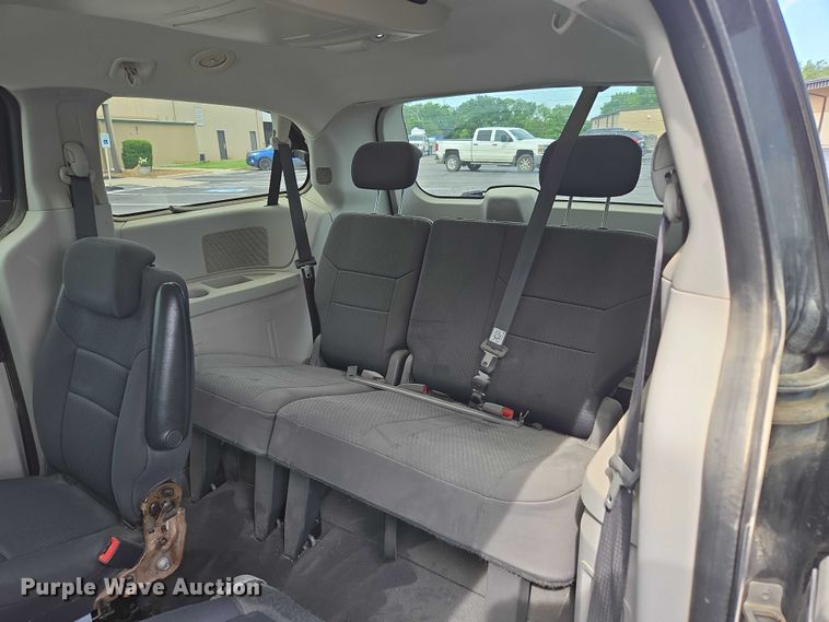 image for item ED2098 2010 Dodge Grand Caravan SXT van