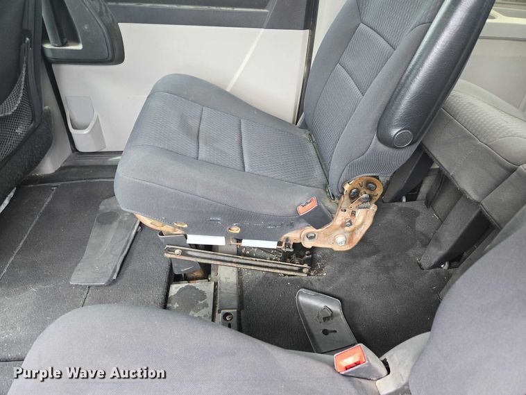 image for item ED2098 2010 Dodge Grand Caravan SXT van