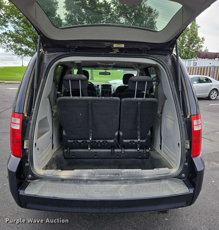 image for item ED2098 2010 Dodge Grand Caravan SXT van